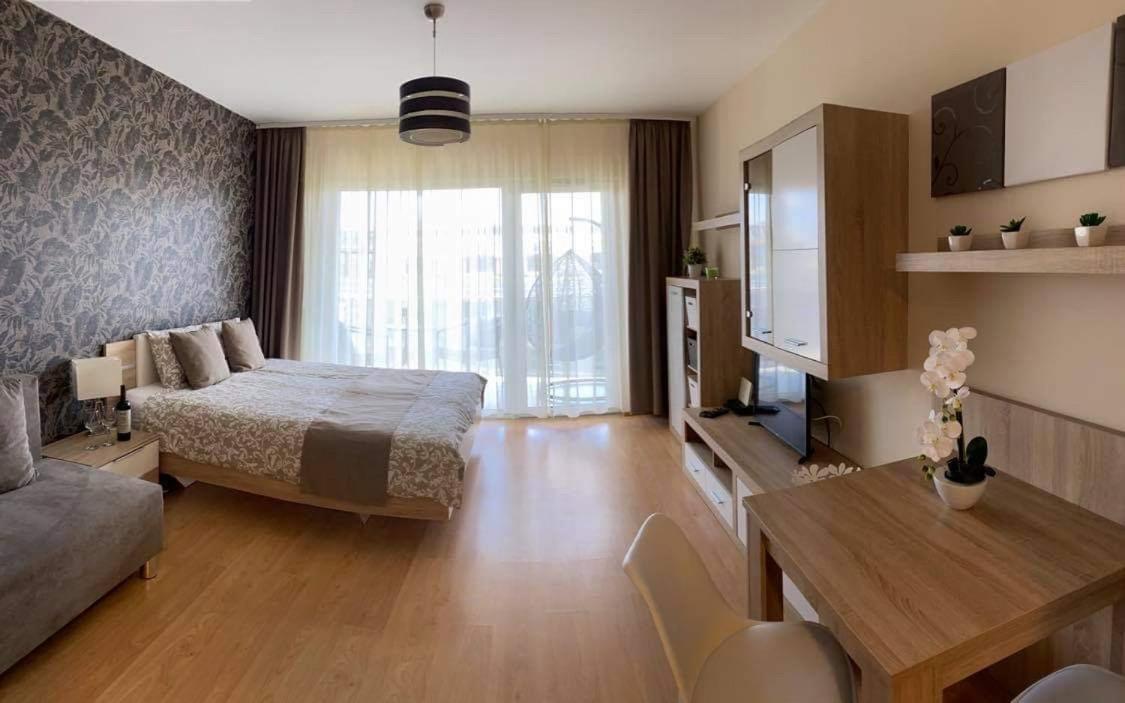 Lake And Spa Apartman แวแลนแซ ภายนอก รูปภาพ