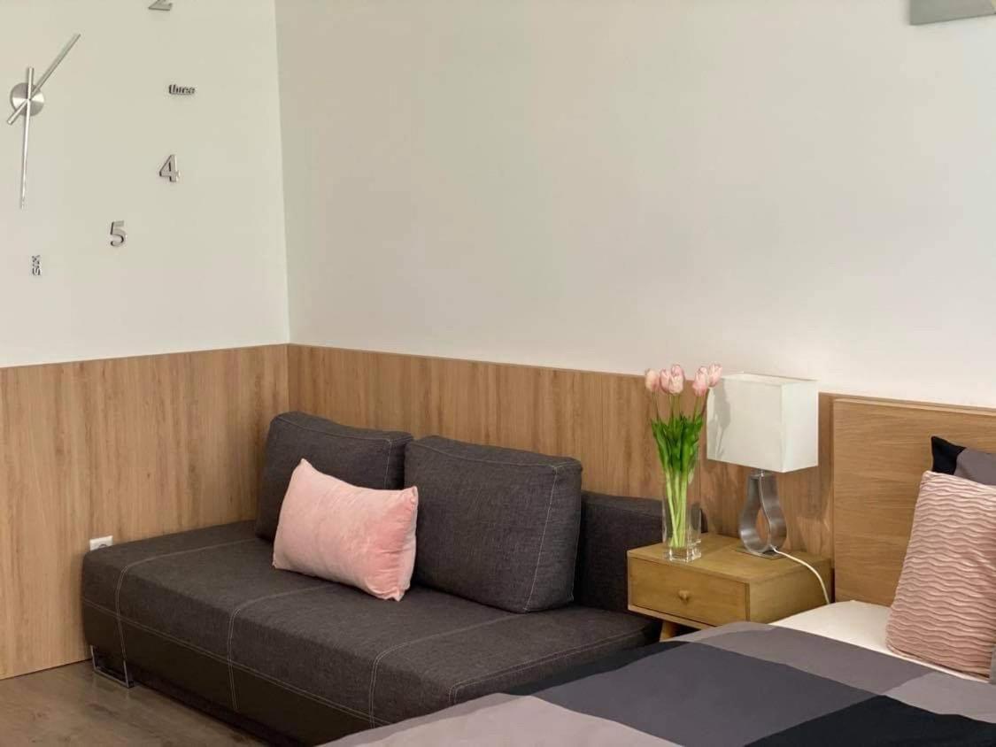 Lake And Spa Apartman แวแลนแซ ภายนอก รูปภาพ