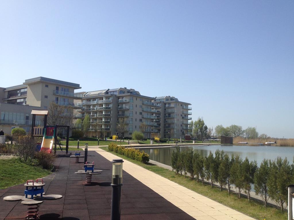 Lake And Spa Apartman แวแลนแซ ภายนอก รูปภาพ