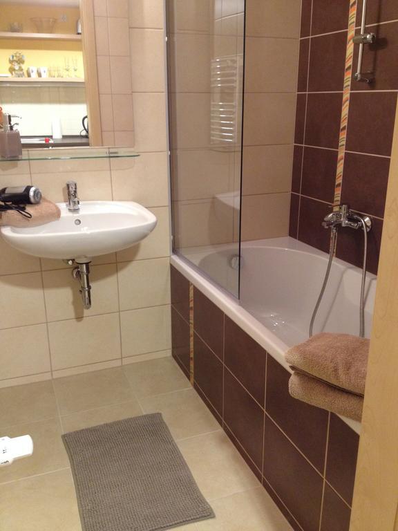 Lake And Spa Apartman แวแลนแซ ภายนอก รูปภาพ