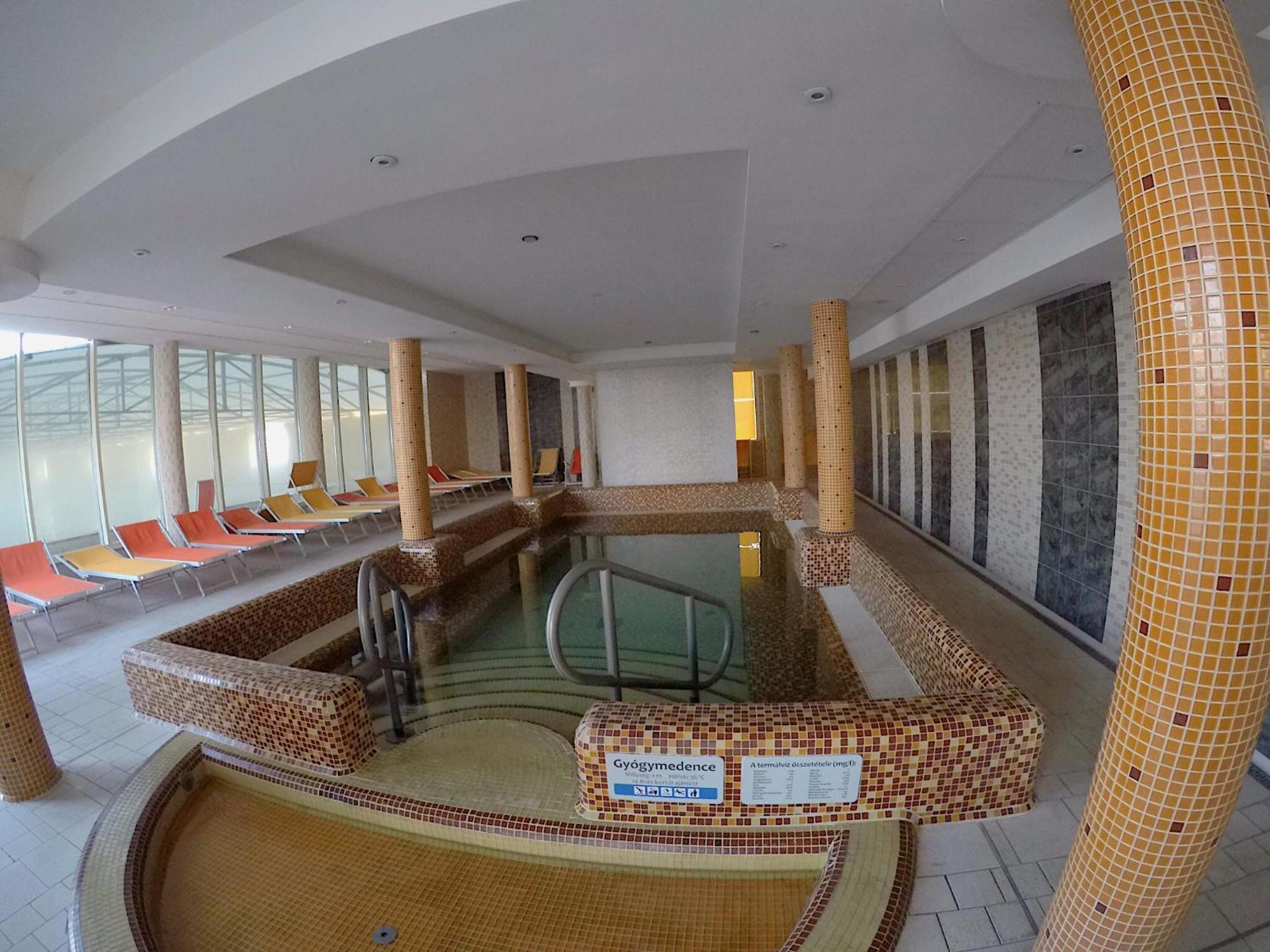 Lake And Spa Apartman แวแลนแซ ภายนอก รูปภาพ